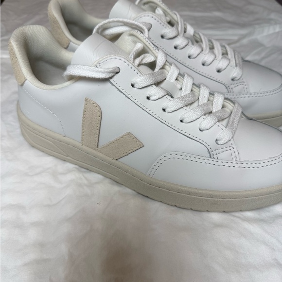 Veja V-12 LEATHER WHITE SABLE - Picture 3 of 9